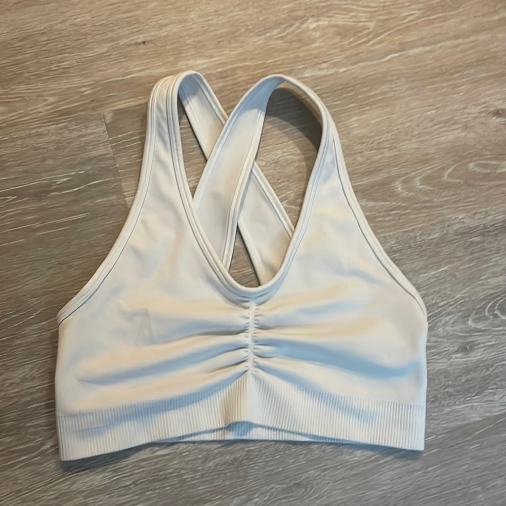 Alphalete Amplify Bra - White